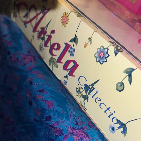 Floral Ceramic Egg Plate with Salt and Pepper Shakers - Picture 6 of 6